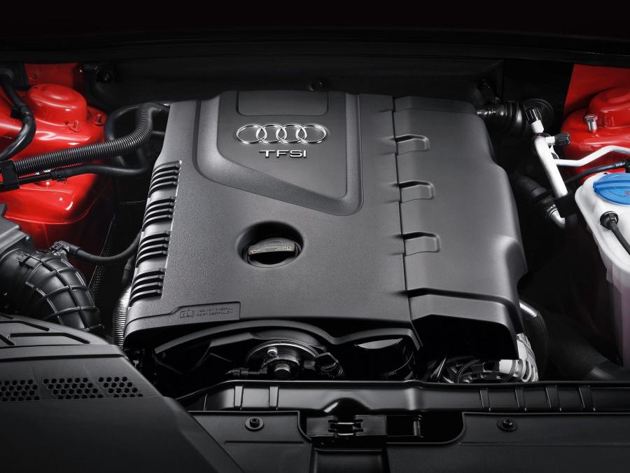 Моторный отсек Audi A5 Sportback 2.0T S-Line 2009 года  (фото 30 из 32)